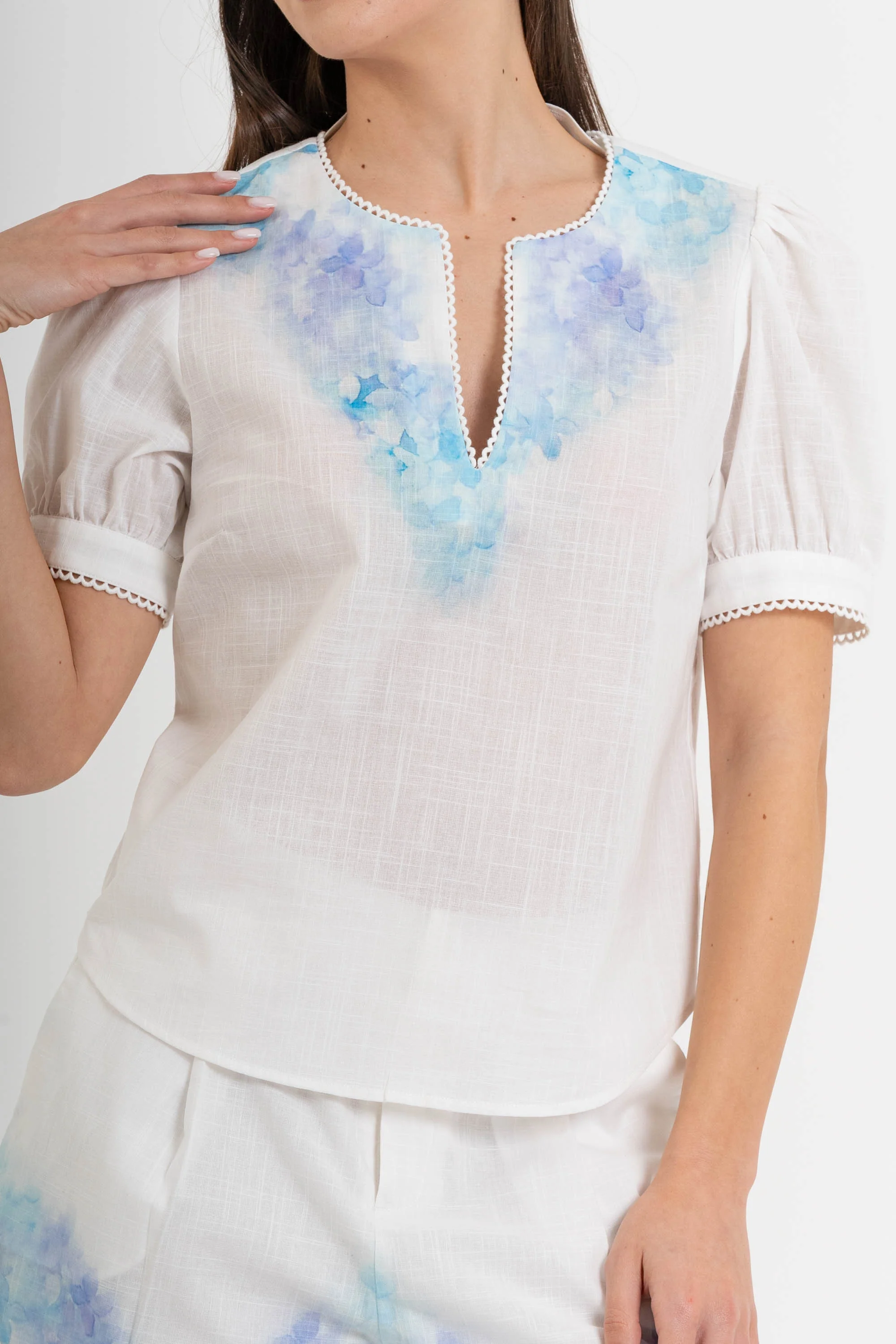 Blusa donna in cotone con scollo a V e stampa floreale - Blusa ORTENSIAX - Image 3