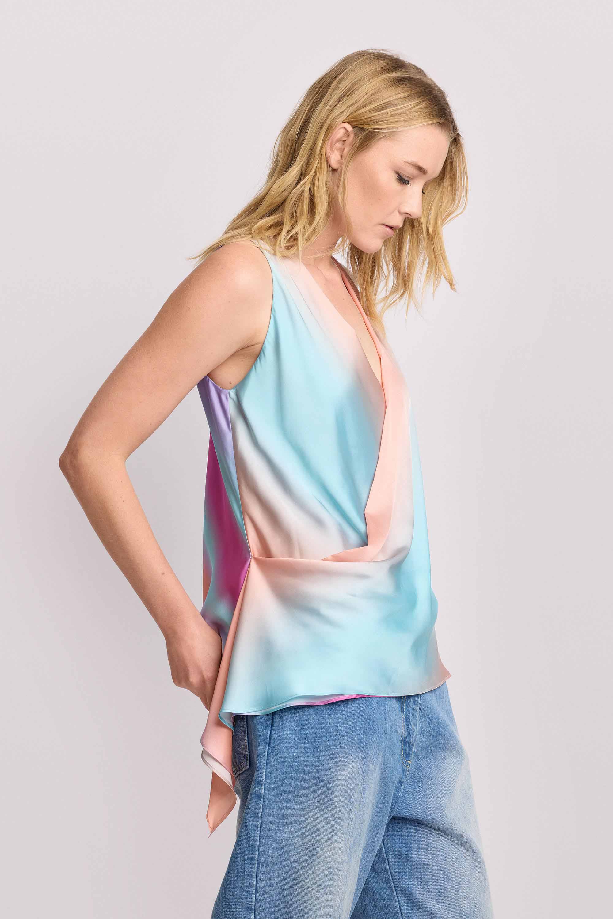 Blusa elegante con scollo a incrocio - Top GAMALIE - Image 4