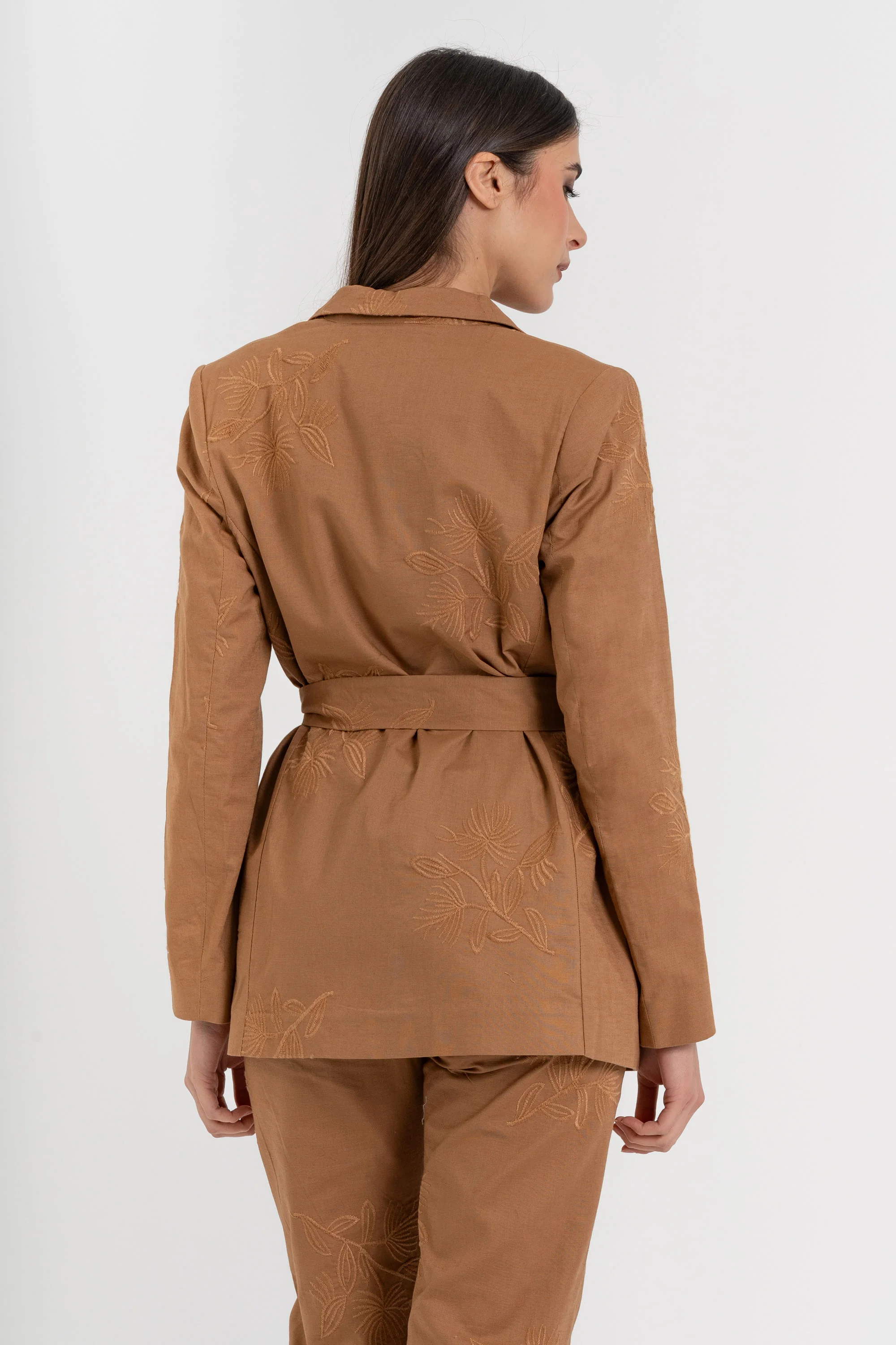 Giacca da donna in cotone e lino con ricamo e cintura - Giacca TEMPERAX - Image 5