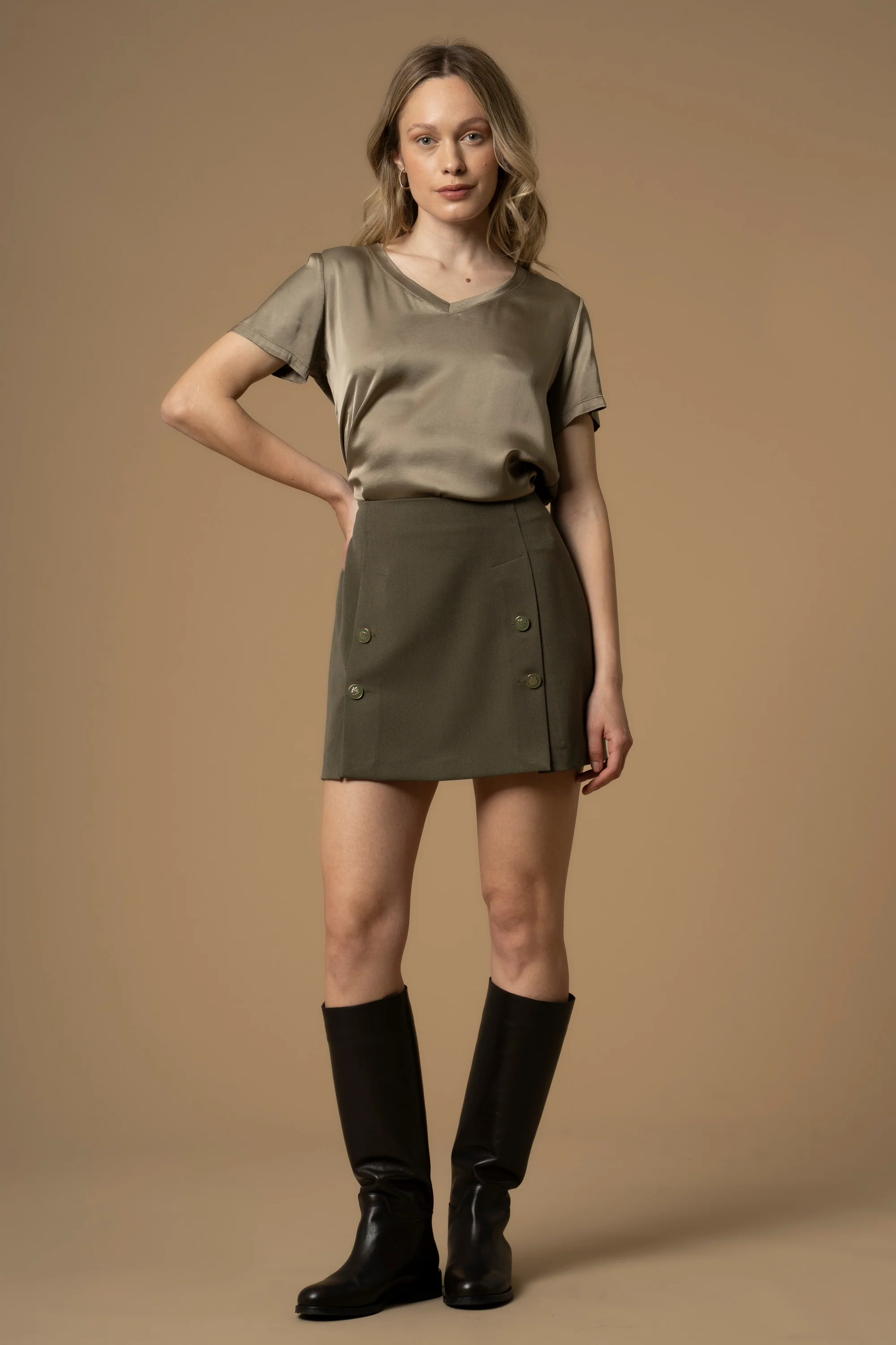 Gonna corta con bottoni decorati - Gonna Fennys - Image 2