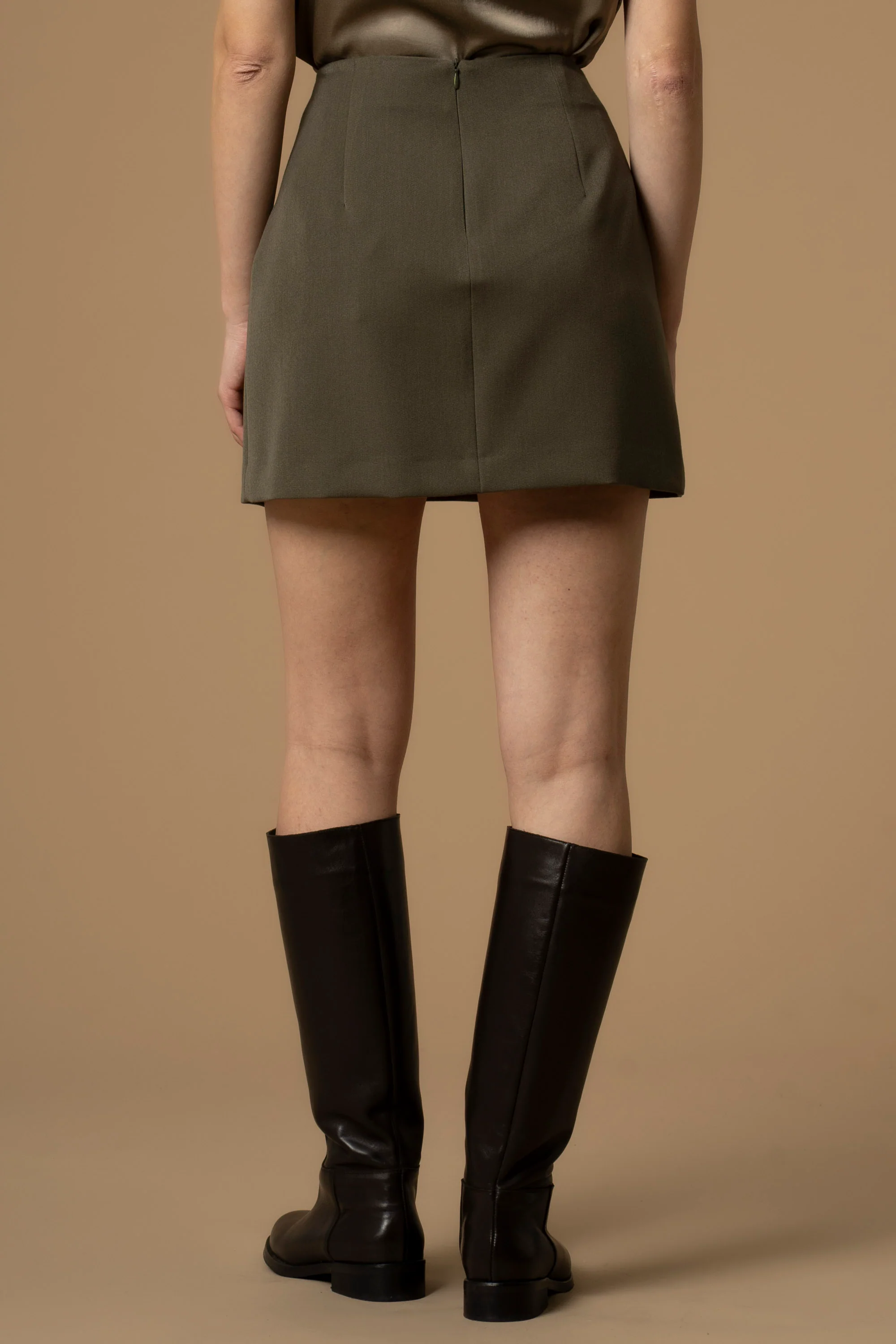 Gonna corta con bottoni decorati - Gonna Fennys - Image 4