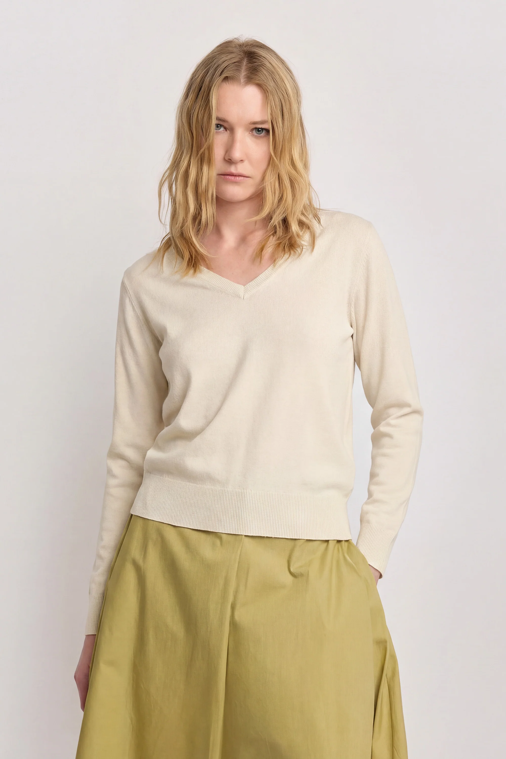 Maglia minimal con scollo a V - MAGLIA M/L NARCISTE - Image 5