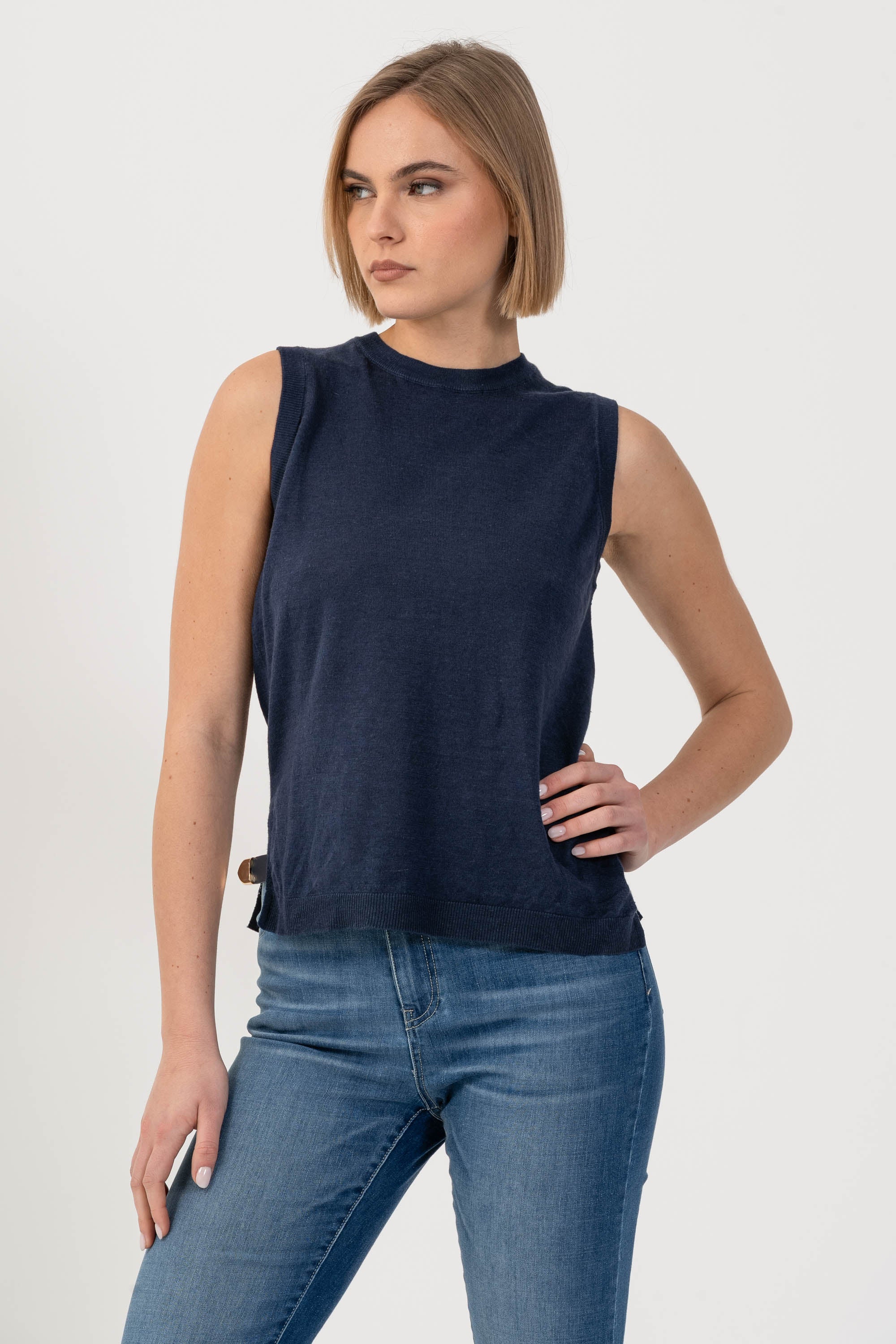 Maglia stile minimal con spacchetti - MAGLIA S/M KANLUX - Image 5