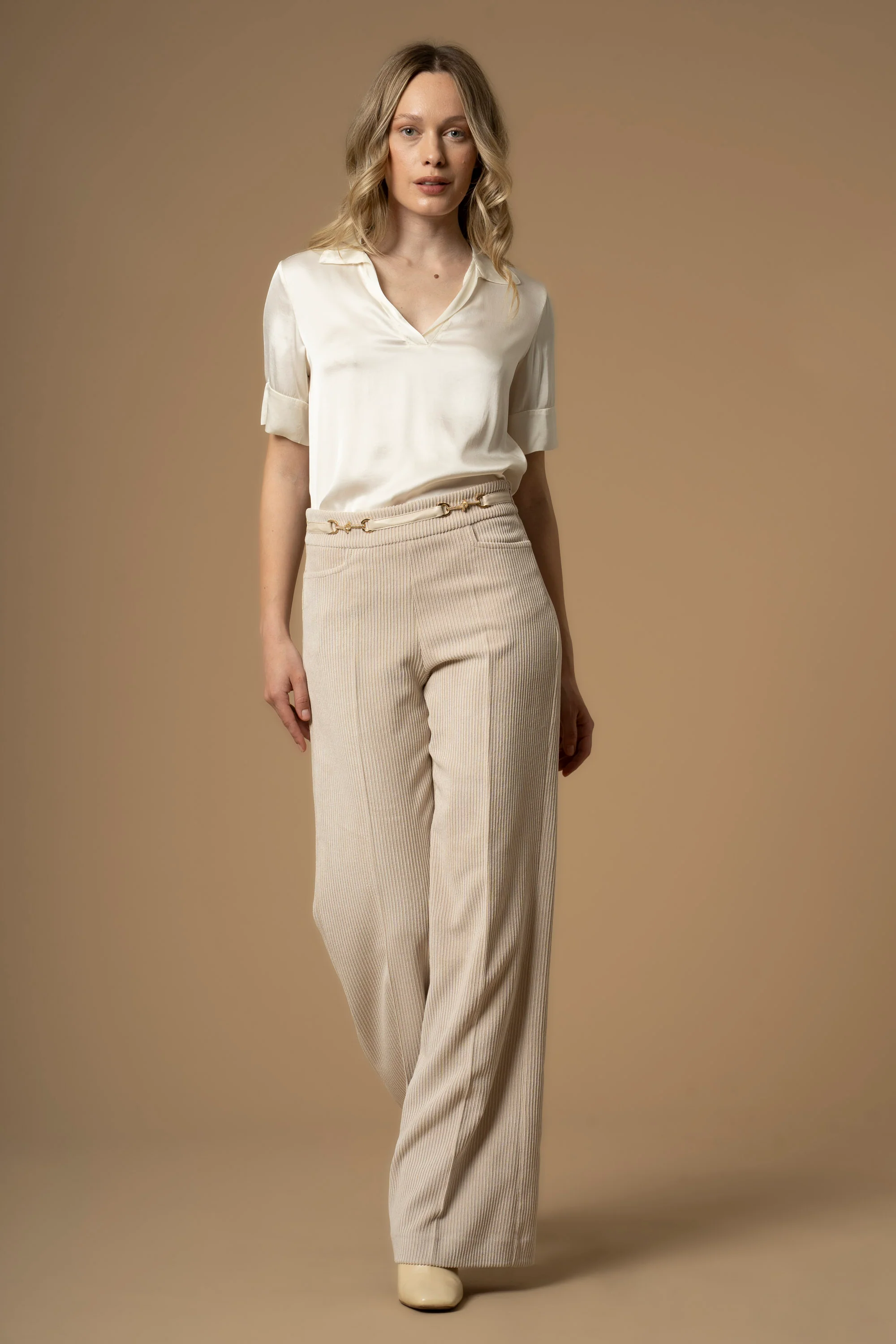 Pantaloni a coste con dettagli oro - Pantaloni Con Applicazione Ansyell - Image 2