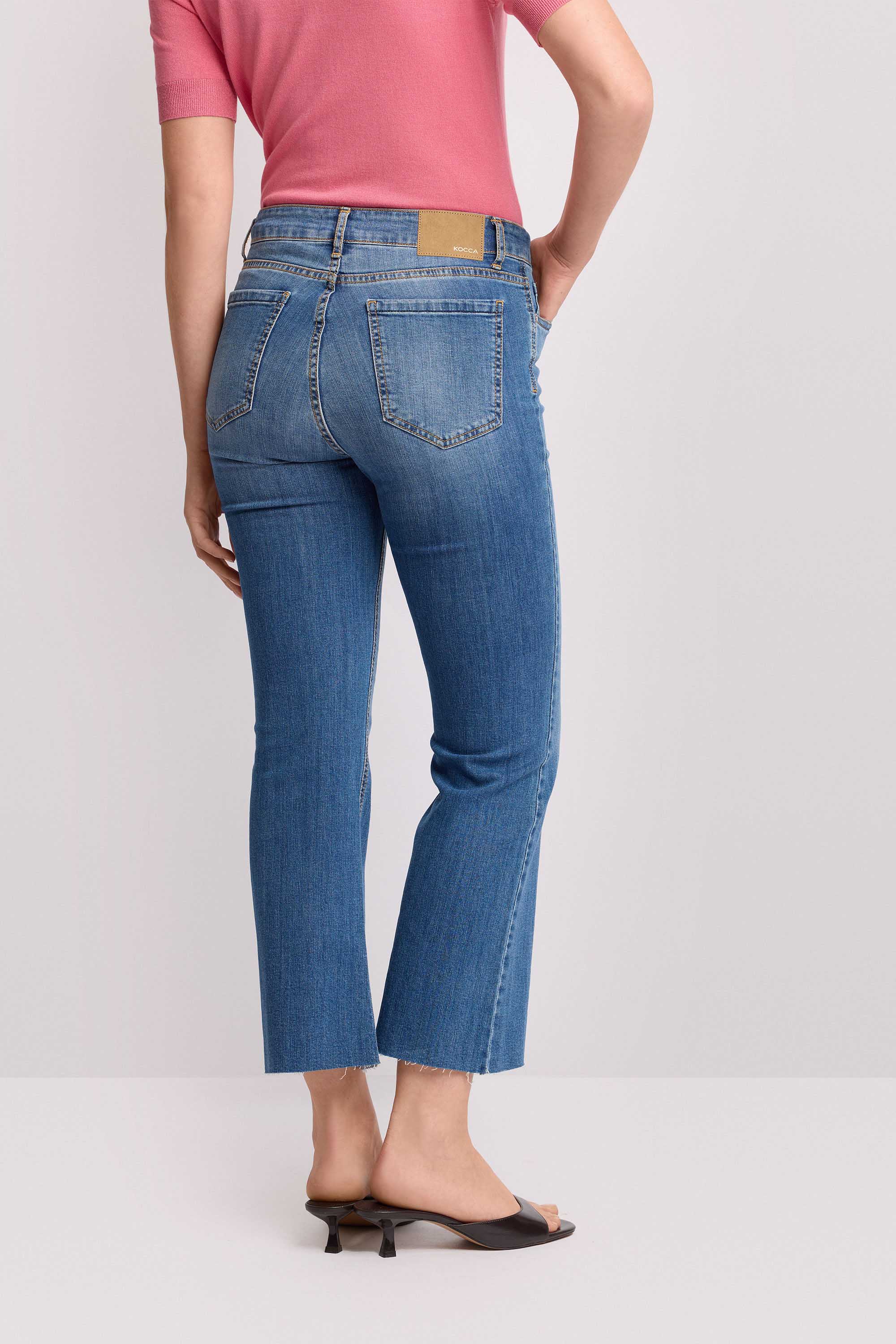 Pantaloni in denim taglio kick flare - Pantalone Denim DALEVI - Image 3