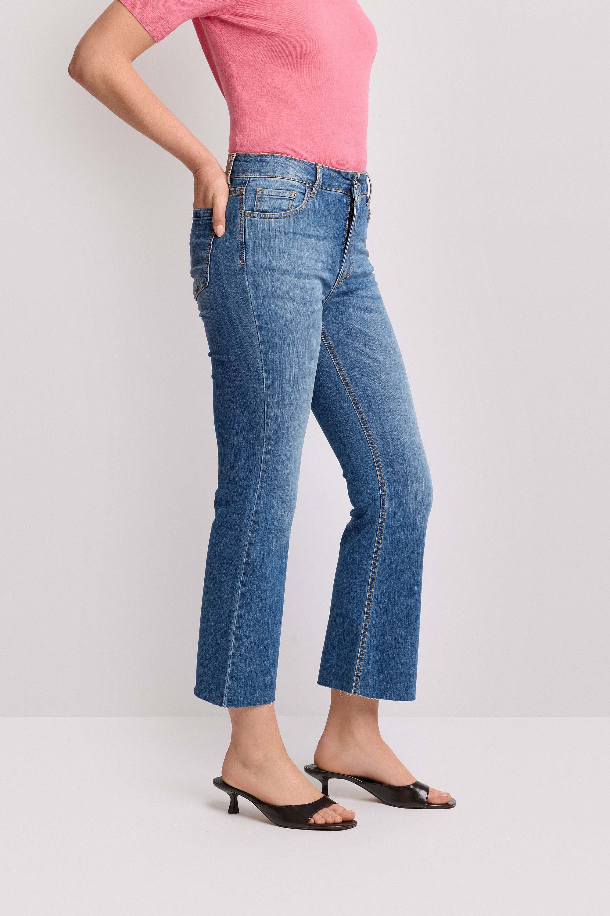 Pantaloni in denim taglio kick flare - Pantalone Denim DALEVI - Image 4