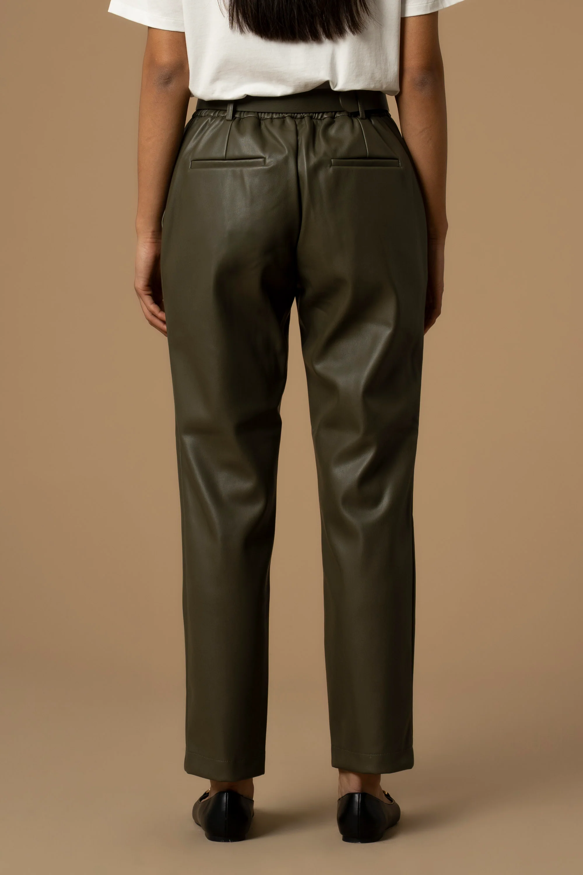 Pantaloni in ecopelle con cintura - Pantaloni Maritusa - Image 4