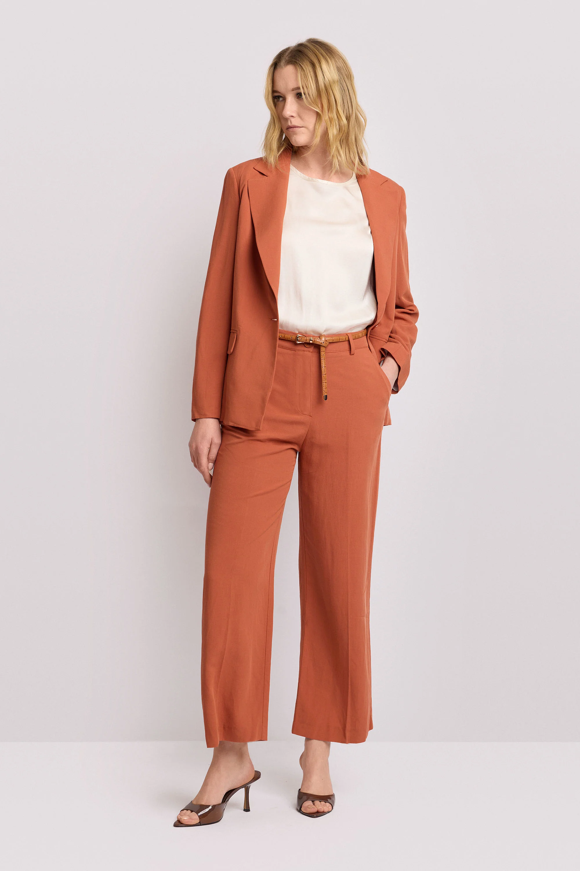 Pantaloni fluidi taglio carrot - PANTALONE DEMETRIO - Image 2