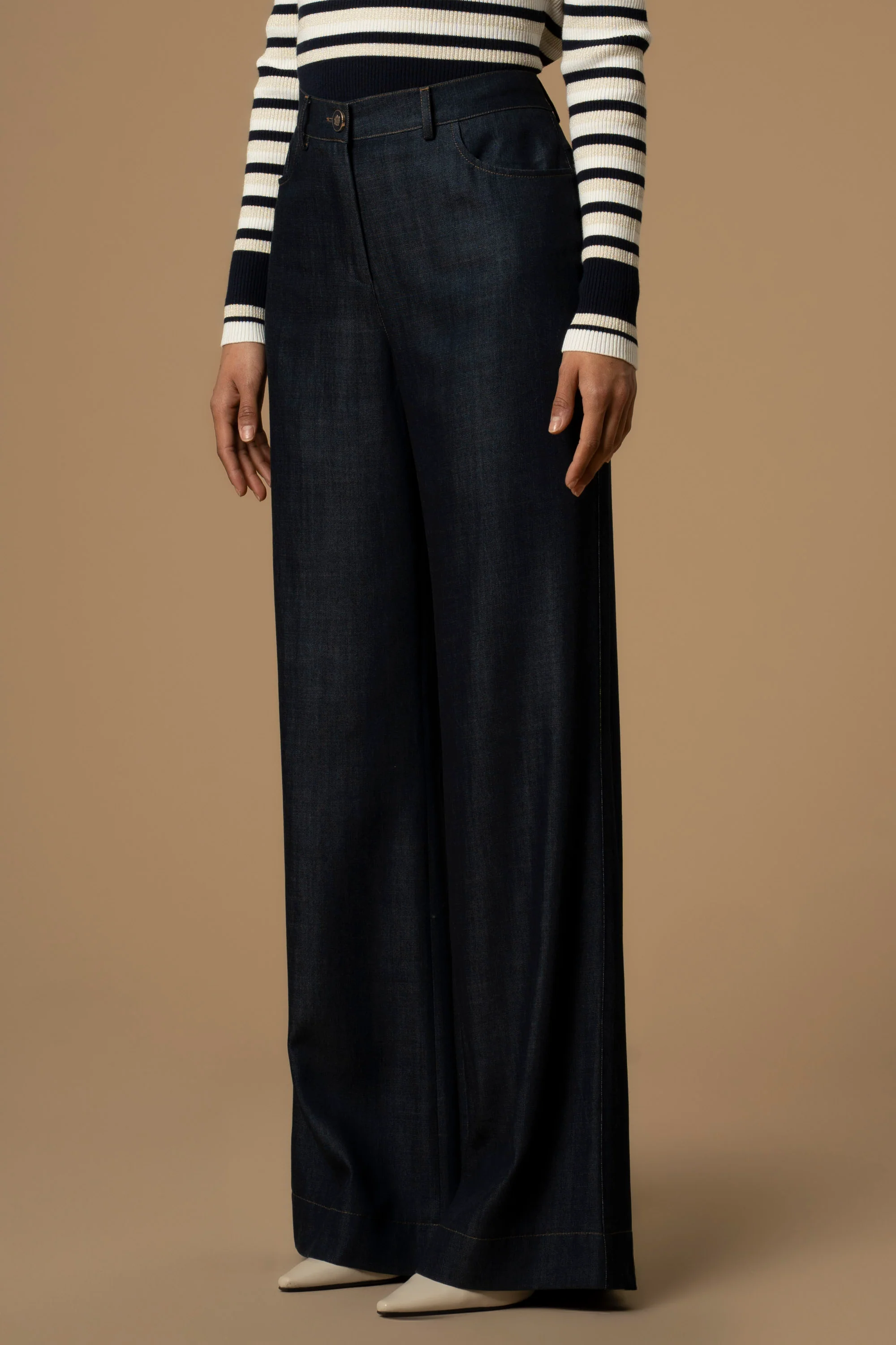 Pantaloni larghi in denim con bottone gioiello - Pantaloni  Eraldo - Image 7
