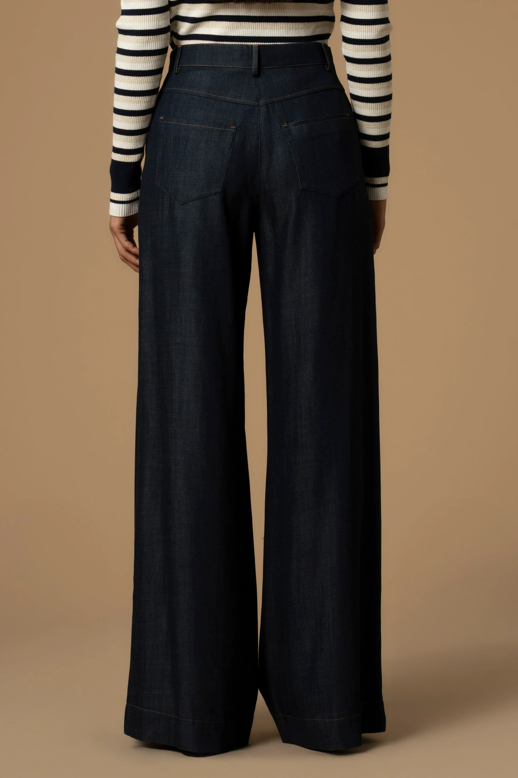 Pantaloni larghi in denim con bottone gioiello - Pantaloni  Eraldo - Image 8