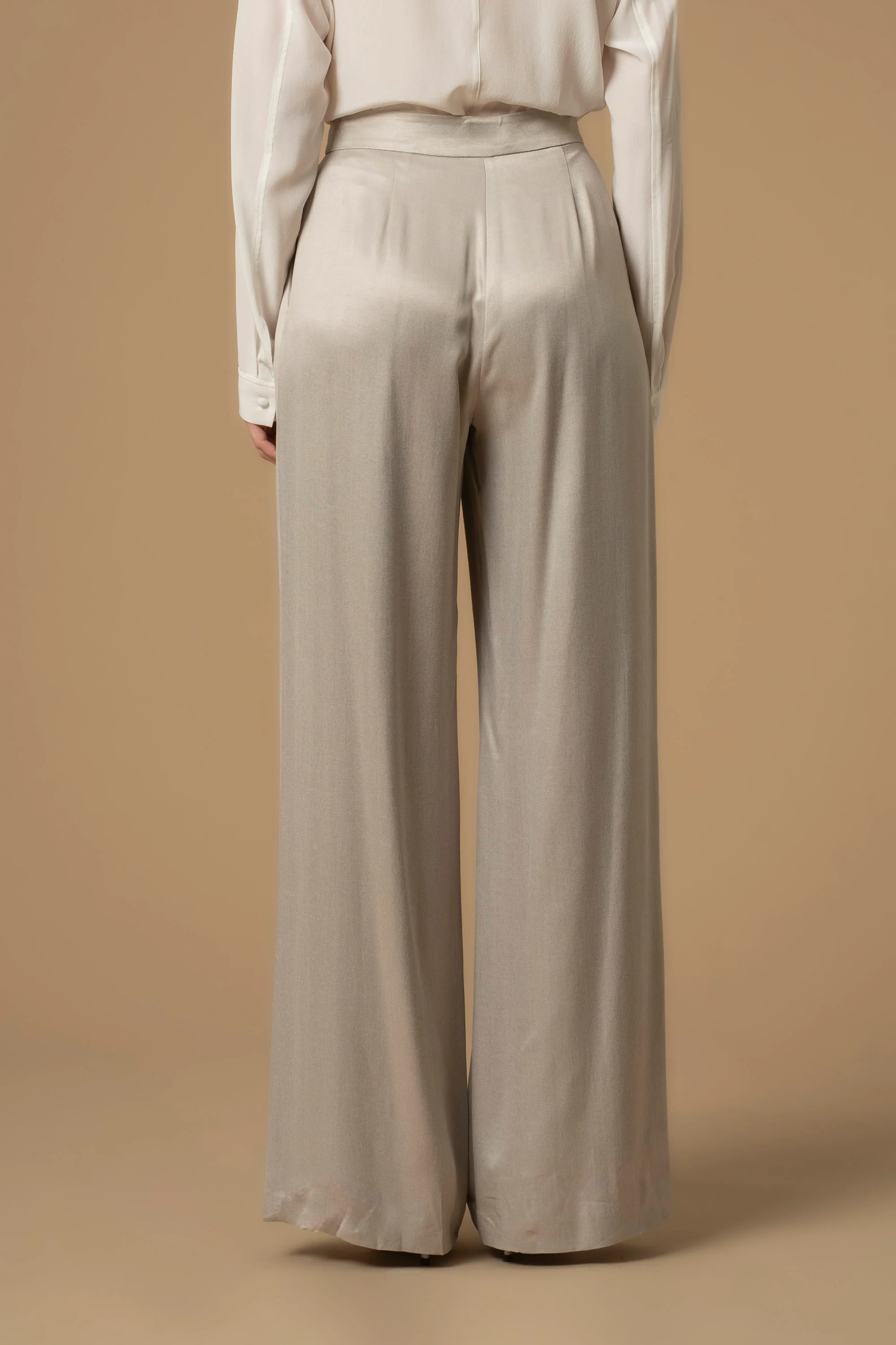 Pantaloni morbidi in tessuto effetto lucido - Pantaloni Dolina - Image 3