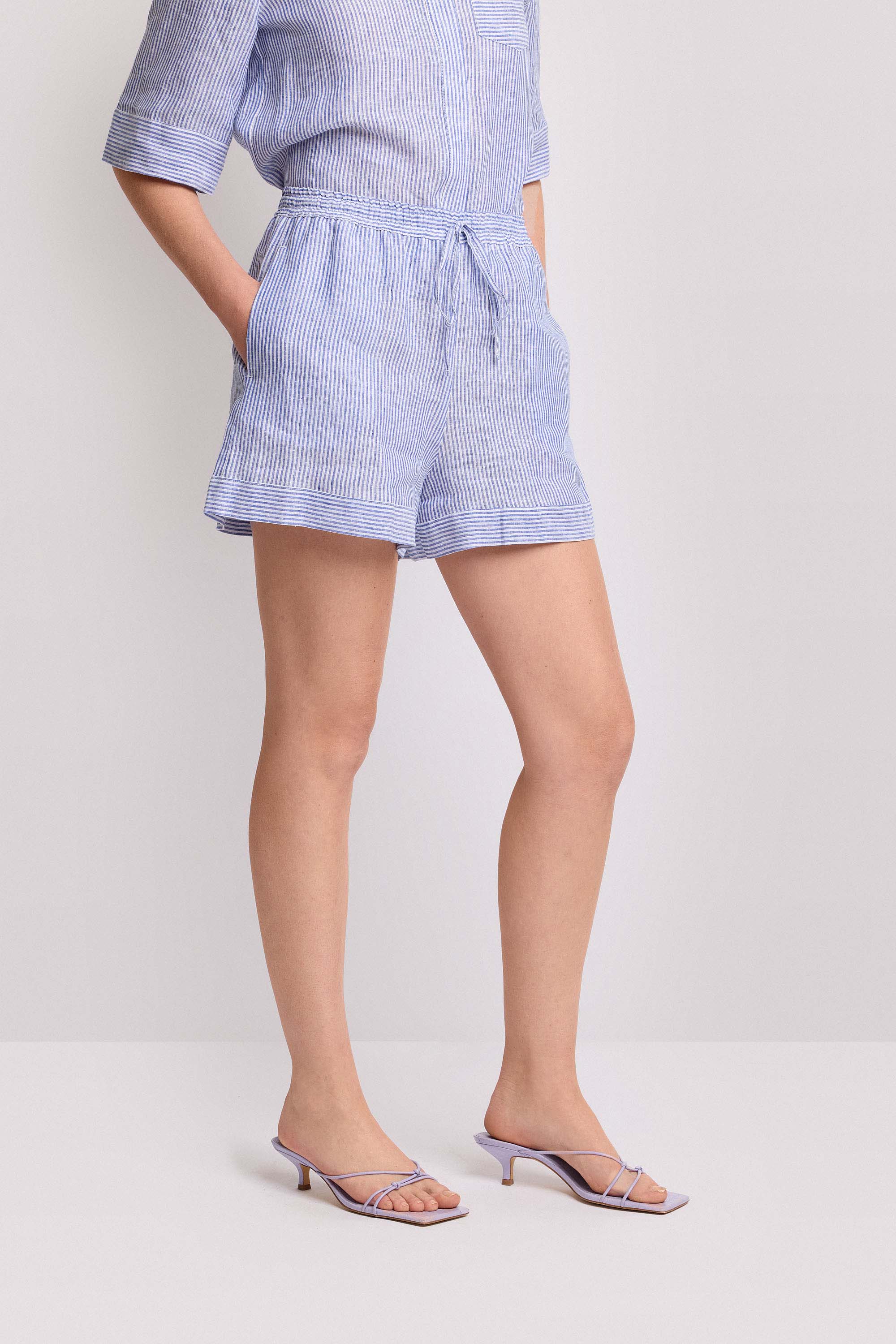 Pantaloni shorts a righe - Short DEVESH - Image 4