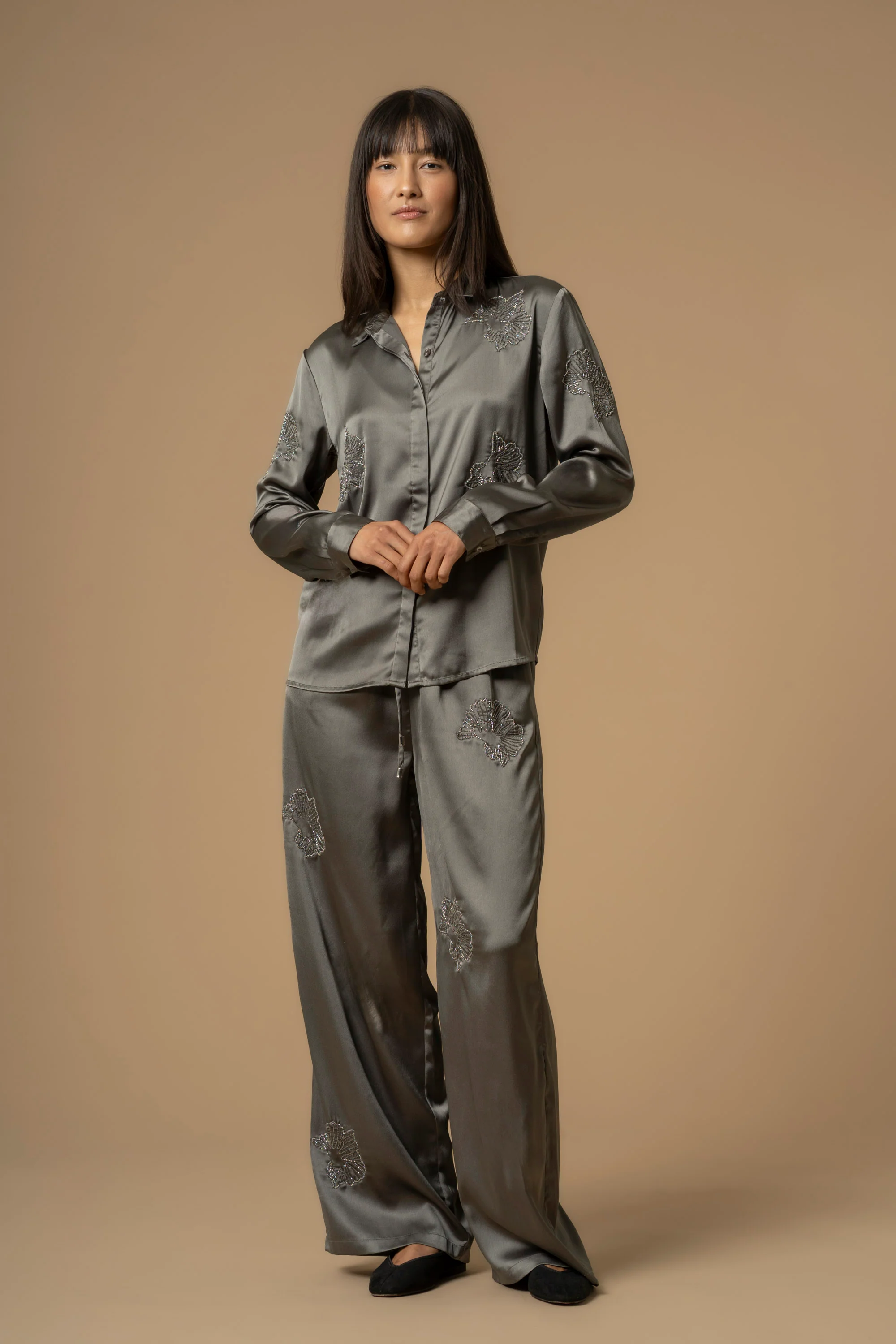 Set pantaloni e camicia con applicazioni - Set Camicia+Pantaloni Carmelita - Image 4