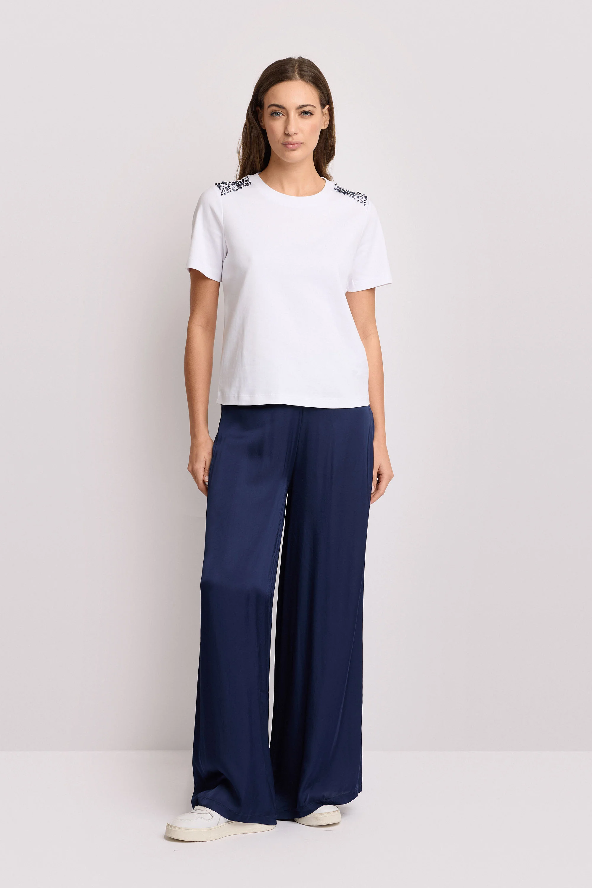 T-shirt con applicazioni gioiello - T-SHIRT M/M MARIACRISTINA - Image 2