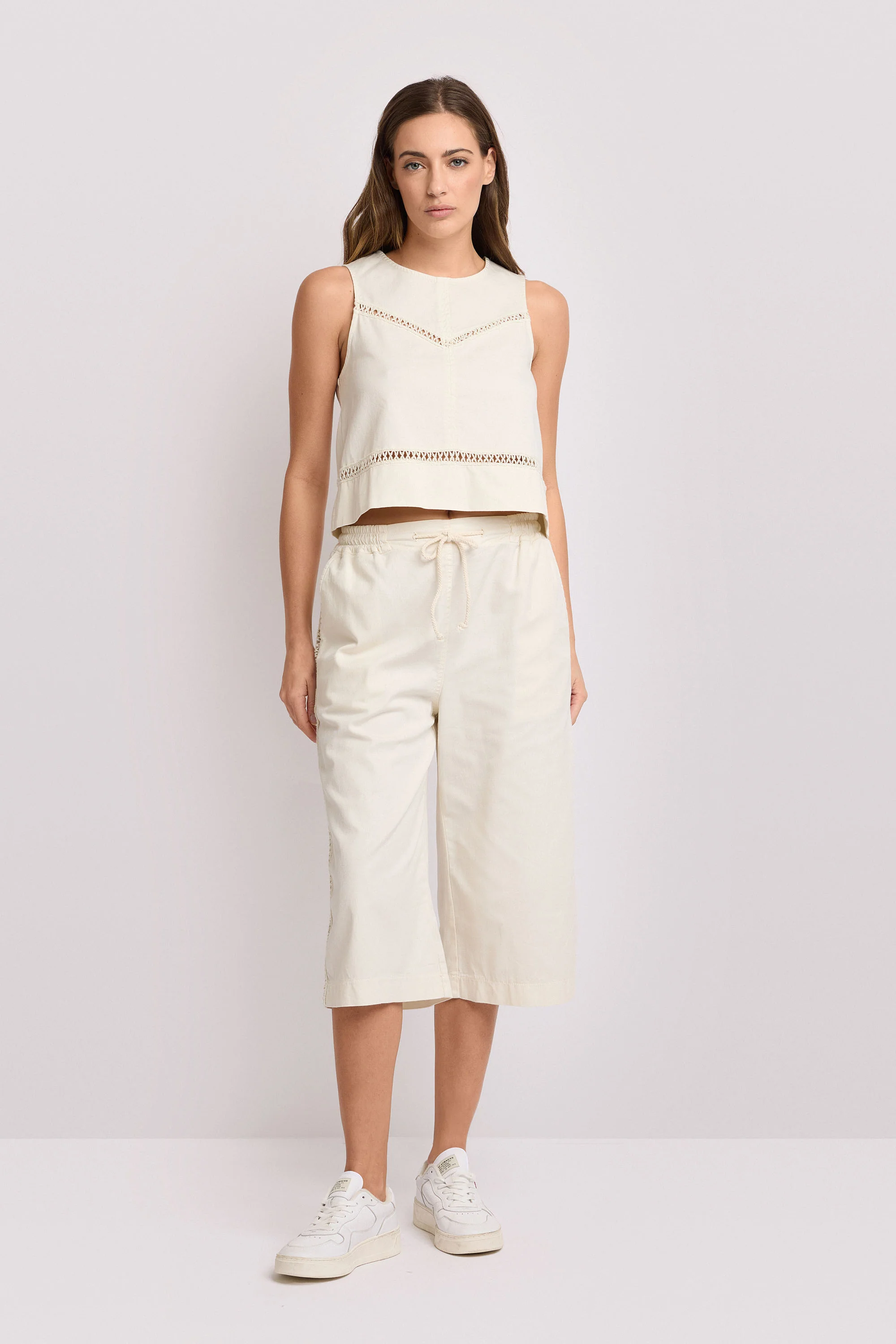 Top cropped con inserti traforati - Top MALBAN - Image 2