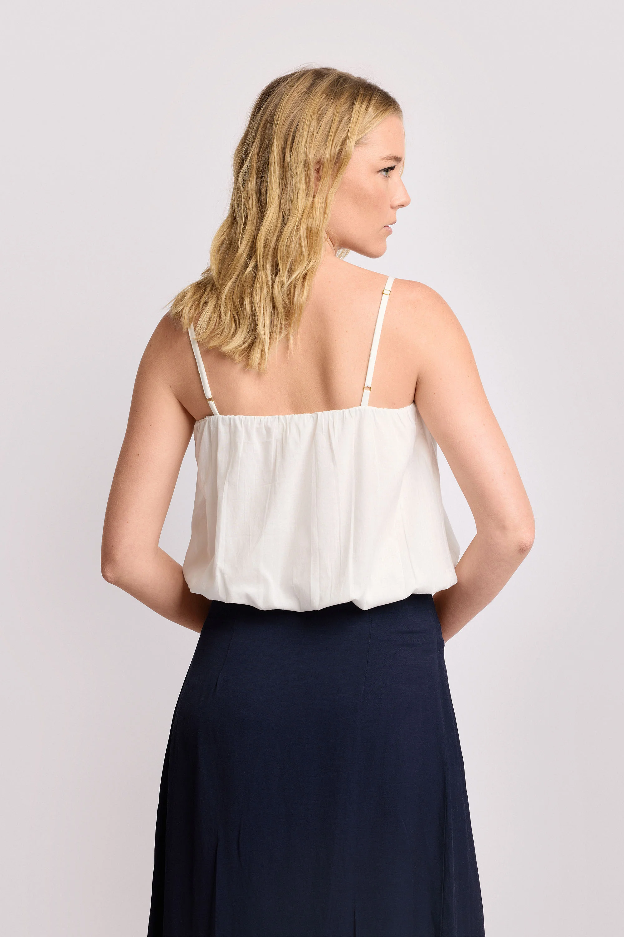 Top cropped con ricami floreali - TOP LIBERA - Image 3