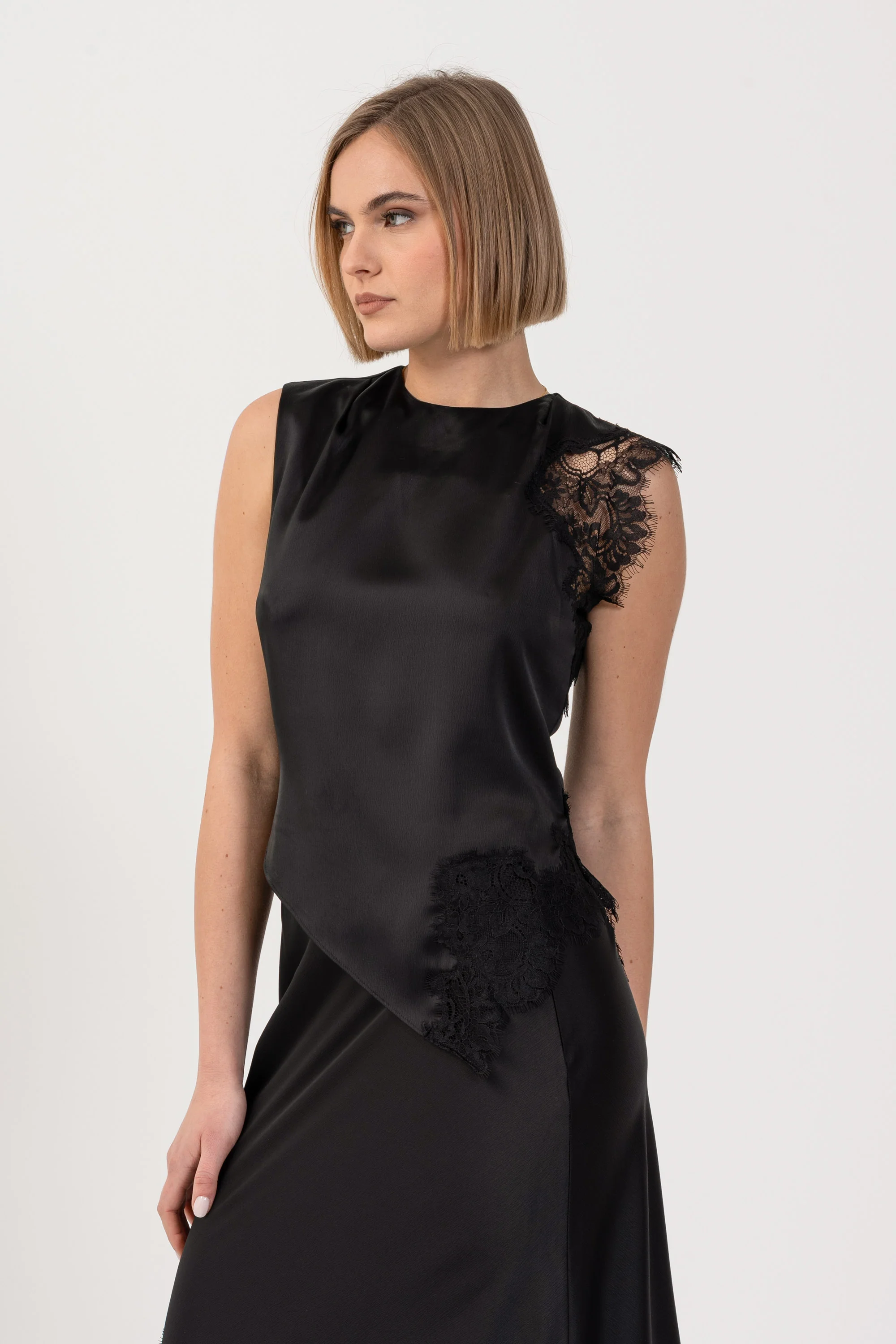 Top con dettagli in pizzo - TOP NIRANNX