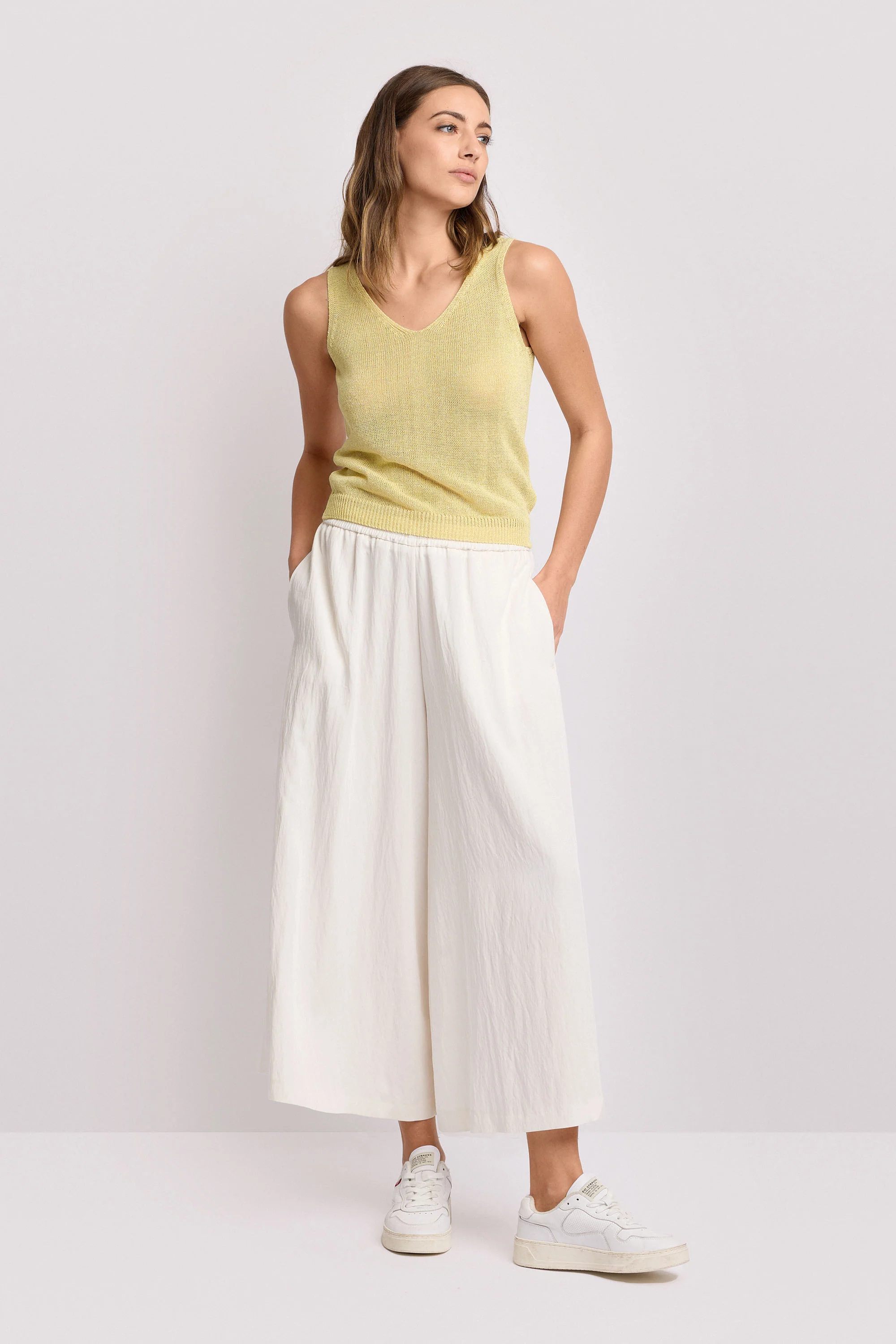 Top in maglia con scollo a V - TOP IN MAGLIA EUPORO - Image 2